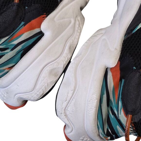 Adidas Men's 10.5 Ozweego Black/Cloud White Tropical Print Sneakers FZ3829 - Picture 12 of 15